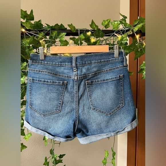 Mid rise Light wash denim old navy mid rise shorts size 4 - Picture 3 of 3